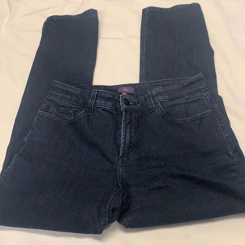 NYDJ Dark Wash Skinny Denim Jeans in Size 8. EUC. Standard 5-pockets.